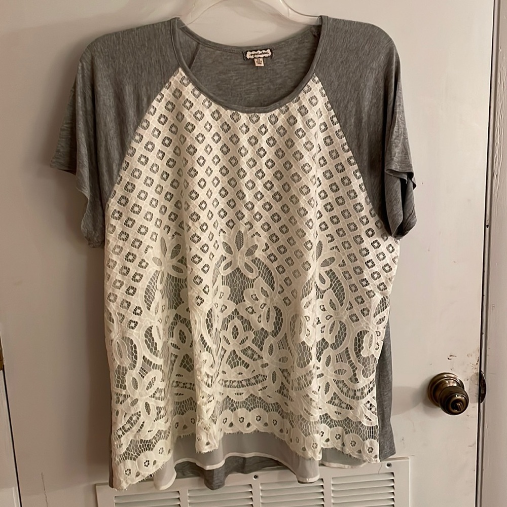 Short sleeve t shirt with lace front